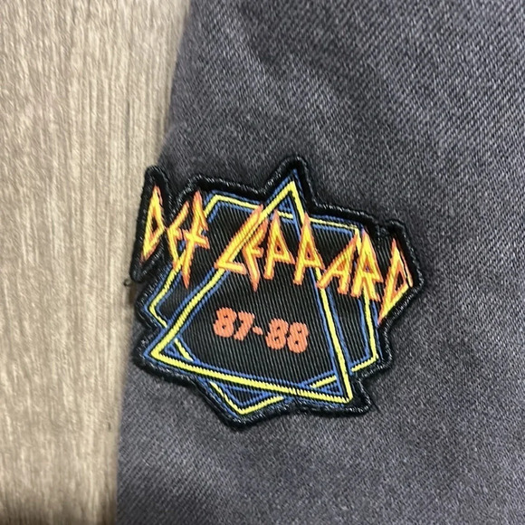 ROCK by JUNK FOOD Women’s Washed Black Def Leppard Patches Denim Skirt SZ 11 NWT - Picture 5 of 6